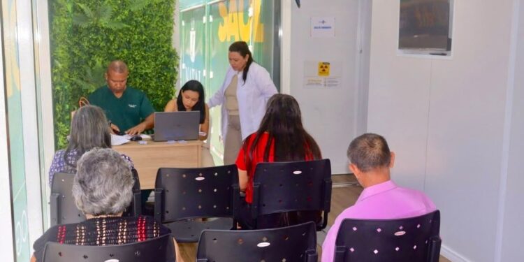 Segunda carreta do Saúde + Perto começa atendimentos em Felipe Camarão