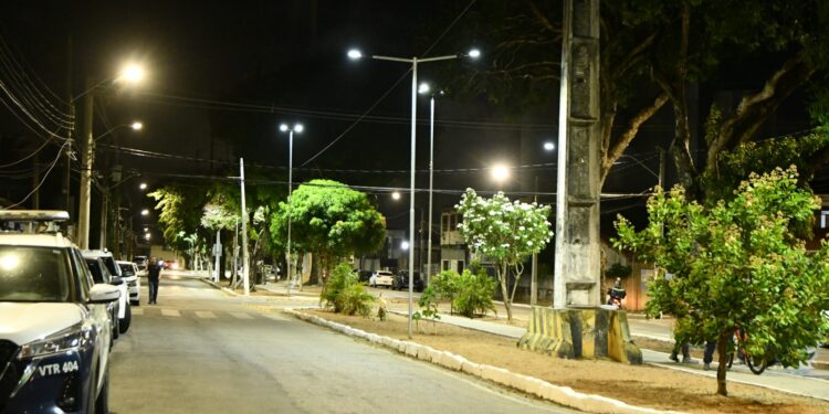 Prefeitura do Natal entrega alameda com 86 luminárias de LED e praça revitalizada na zona Norte