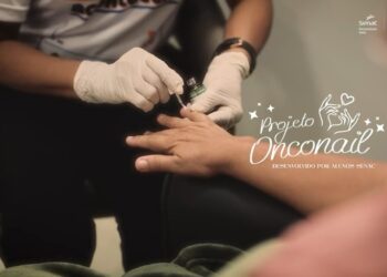 Série de TV dos 80 anos do Senac revela como alunas de Manicure e Pedicure do RN criaram produto para pacientes oncológicos