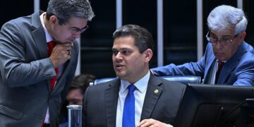 PEC que acaba com escala 6×1 começa a tramitar no Plenário