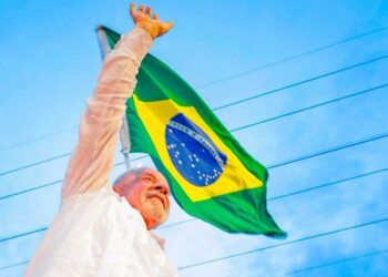 Lula é reeleito para quarto mandato de presidente