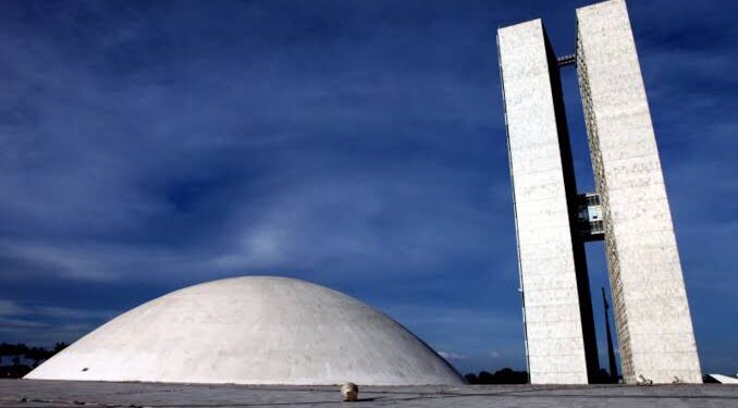 Eleição para o Senado redesenha forças políticas e amplia espaço da direita