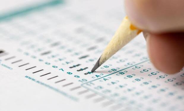 Concursos públicos com salários de até R$ 32.000 abrem inscrições nesta semana; veja calendário