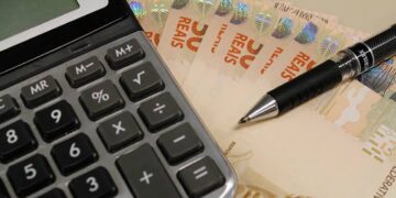 Brasil deve voltar a ser 8ª maior economia do mundo em 2027, prevê FMI