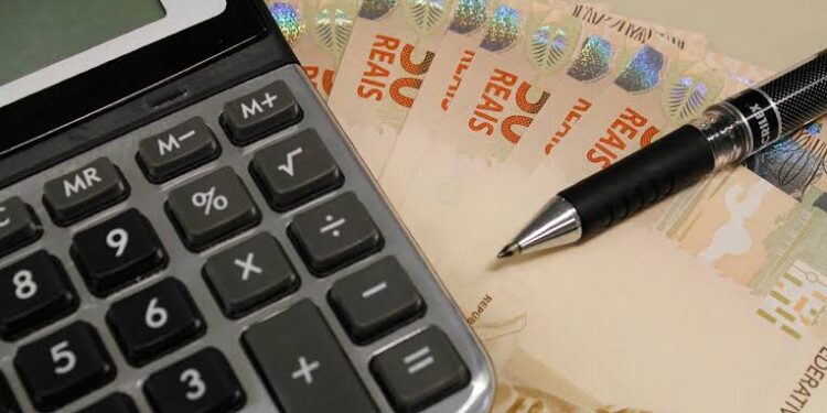 Brasil deve voltar a ser 8ª maior economia do mundo em 2027, prevê FMI