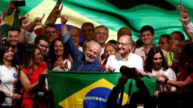“Vamos mudar o jeito de governar este país”, diz Lula
