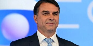 Polícia Federal cancela passaportes de Flávio Bolsonaro