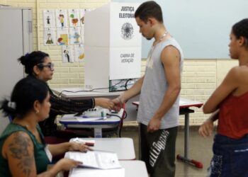 Brasileiros voltam às urnas no domingo para escolher presidente da República e seis governadores